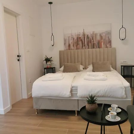 J`adore - Free Parking Split